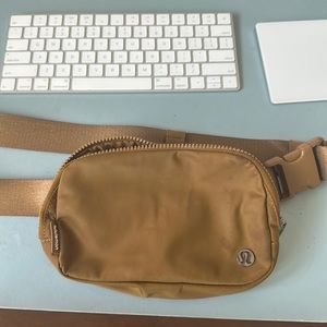 Lulu belt bag (slight signs of wear)